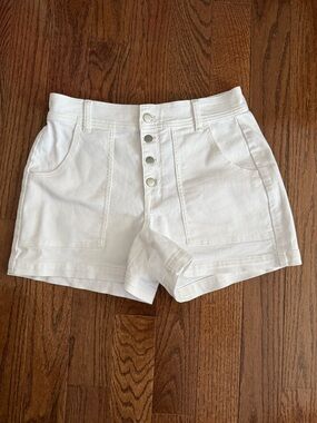 Evereve White High-Waist Button-Front Shorts